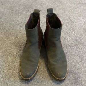 Timberland Women’s Pull on boots GUC 10